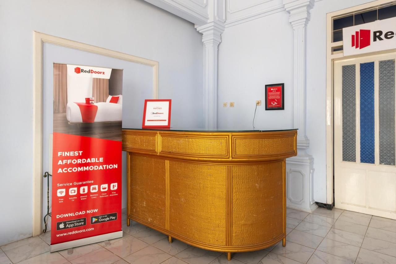 Reddoorz Syariah @ Bondowoso City Center Εξωτερικό φωτογραφία
