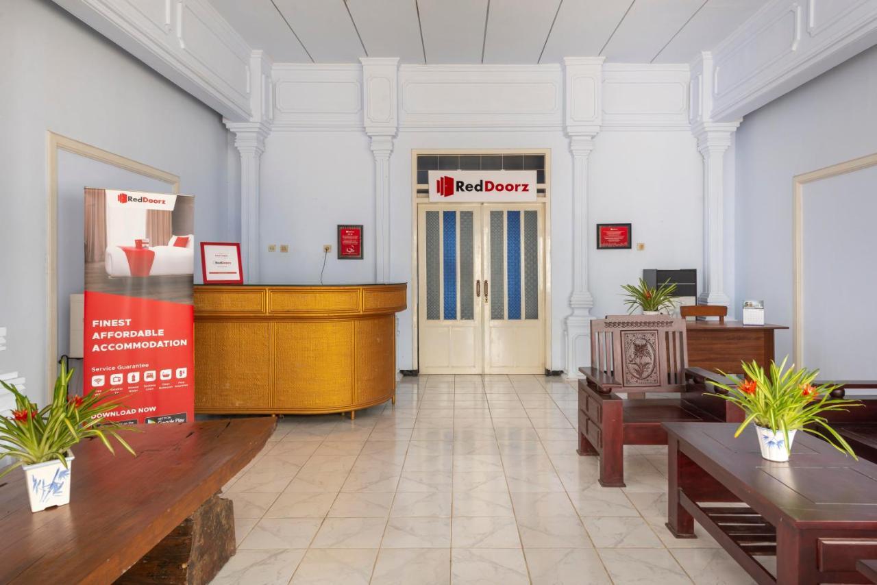 Reddoorz Syariah @ Bondowoso City Center Εξωτερικό φωτογραφία
